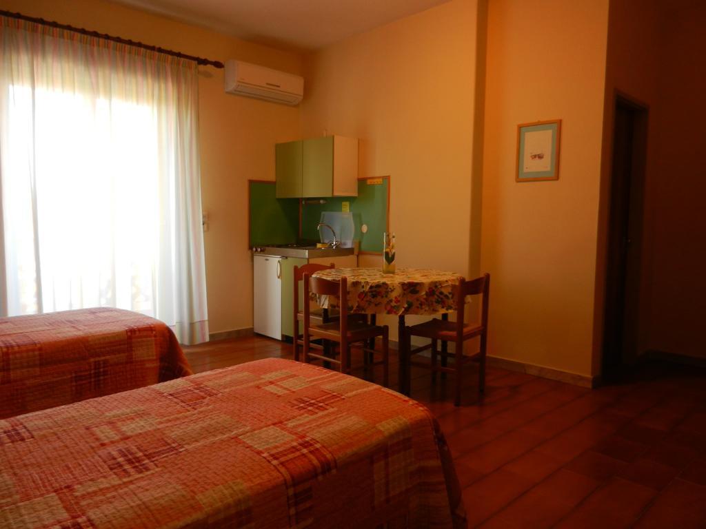 Villa Collina Giardini-Naxos Chambre photo