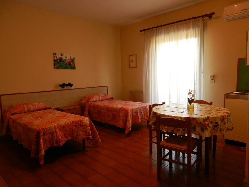 Villa Collina Giardini-Naxos Chambre photo